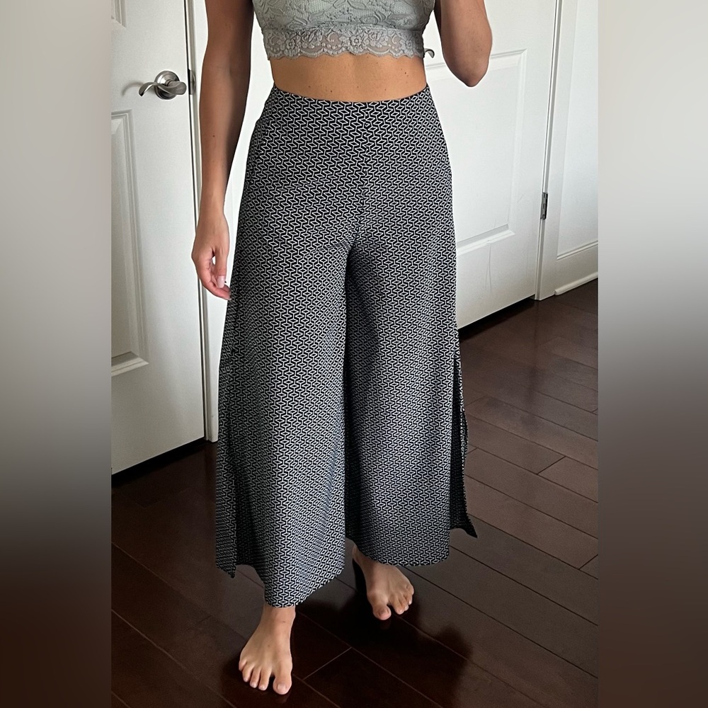 Chic Black and White Wide-Leg Women's Pants/Cullotes